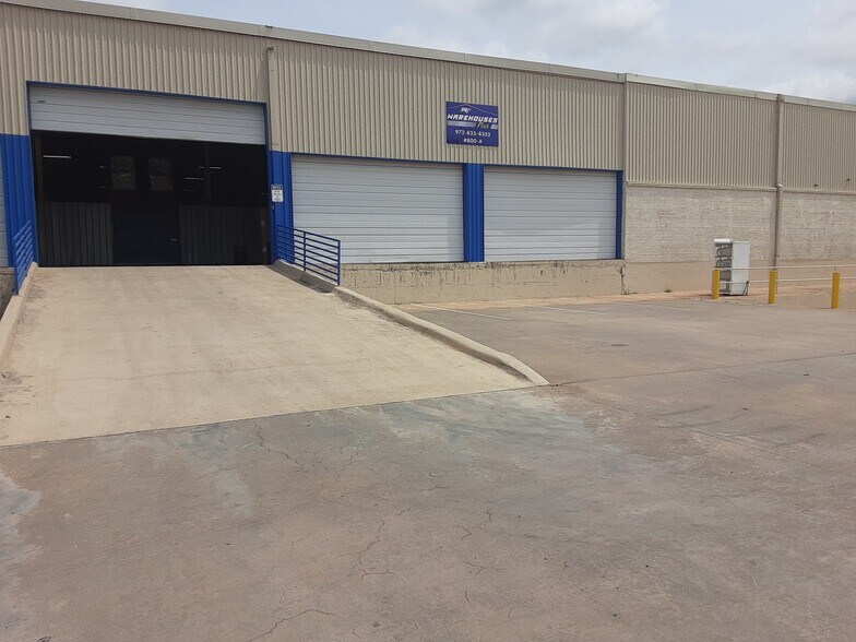 More Photos Of 910 10th St, Plano Warehouse For Sale