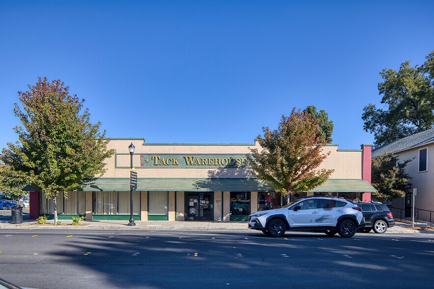 More Photos Of 917 Main St, Woodland Freestanding For Sale