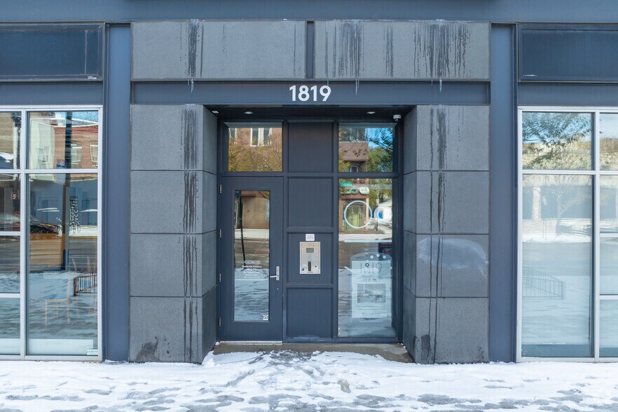 More Photos Of 1819 W Division St, Chicago Apartments For Lease