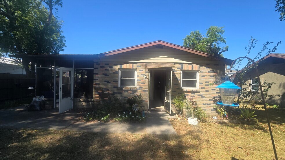 Primary Photo Of 5835 8th St, Zephyrhills Flex For Sale