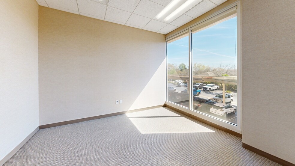 Primary Photo Of 1100 Main St, Woodland Medical For Sale