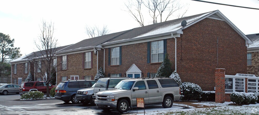 More Photos Of 109 Holiday Ct, Franklin Office For Lease