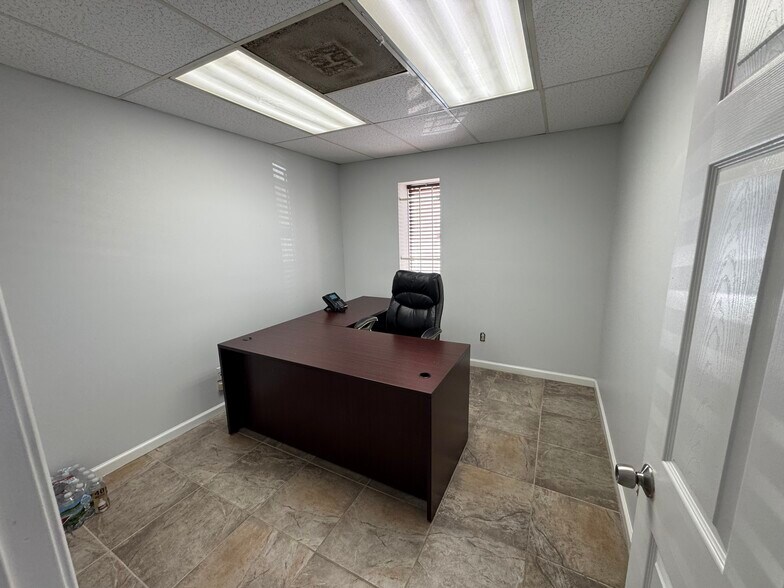More Photos Of 7775 Little York Rd, Houston Warehouse For Lease
