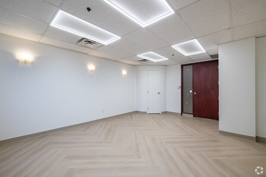 More Photos Of 1538 Rue Sherbrooke O, Montréal Medical For Lease