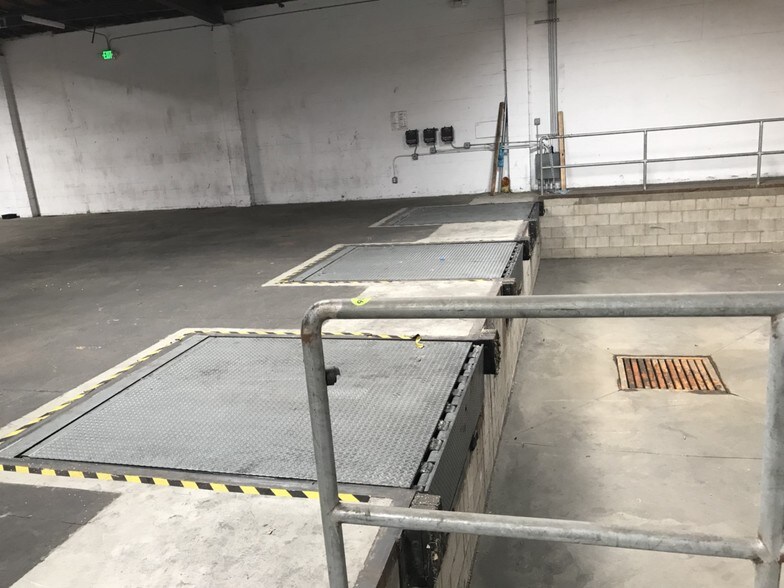 More Photos Of 15401-15405 S San Pedro St, Gardena Service For Sale