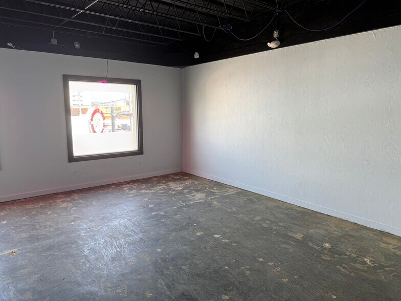 More Photos Of 546 Seabreeze Blvd, Daytona Beach Bar For Lease