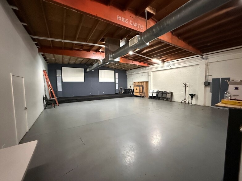 More Photos Of 11471 Vanowen St, North Hollywood Warehouse For Lease