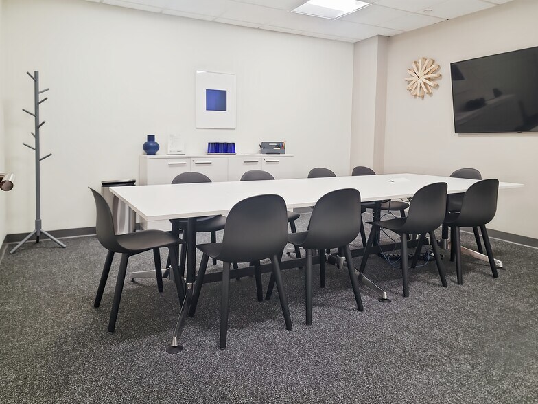 More Photos Of 10150 W National Ave, West Allis Coworking Space