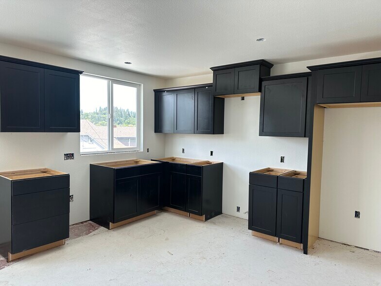 More Photos Of 722 Locust St, Garberville Storefront Retail Residential For Sale