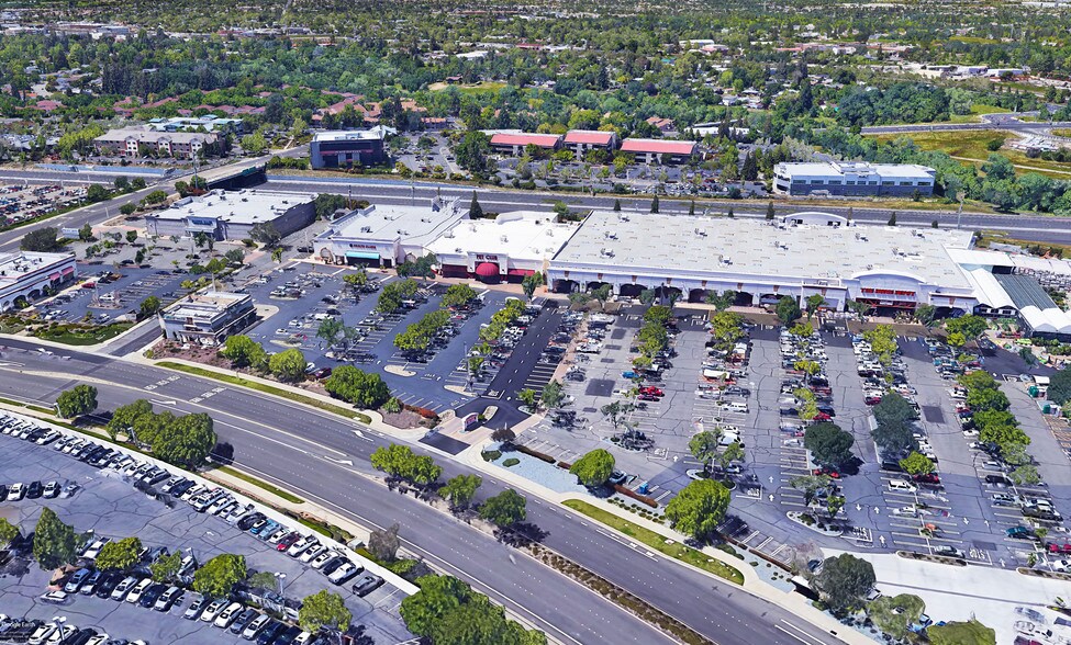 More Photos Of 318 N Sunrise Ave, Roseville Freestanding For Lease