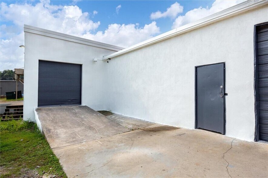 More Photos Of 306 US 123 Byp, Seneca Manufacturing For Lease