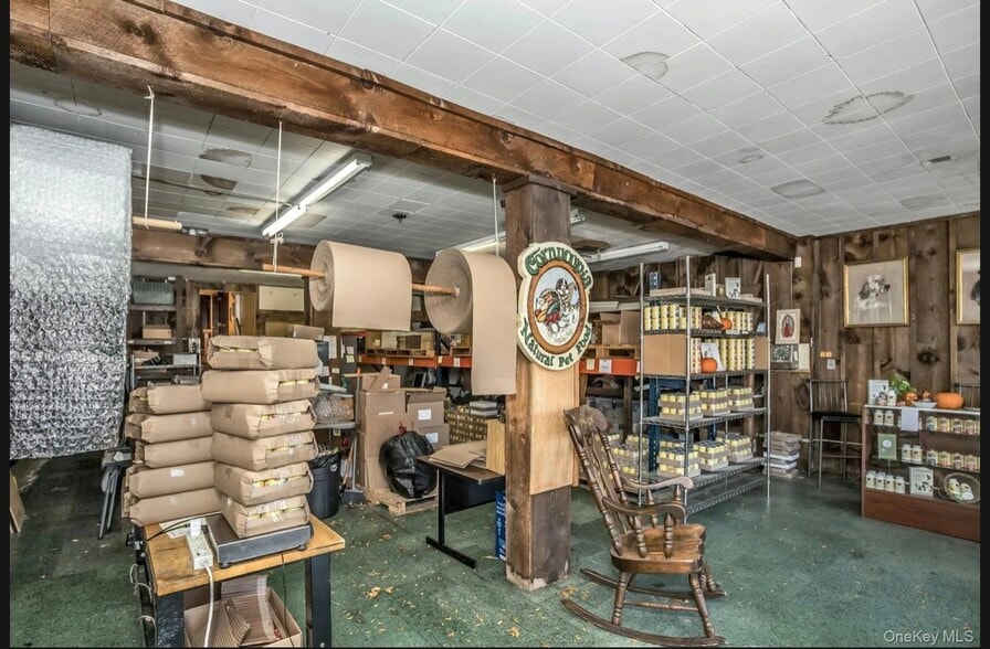 More Photos Of 227 Wall St, Huntington Storefront For Sale