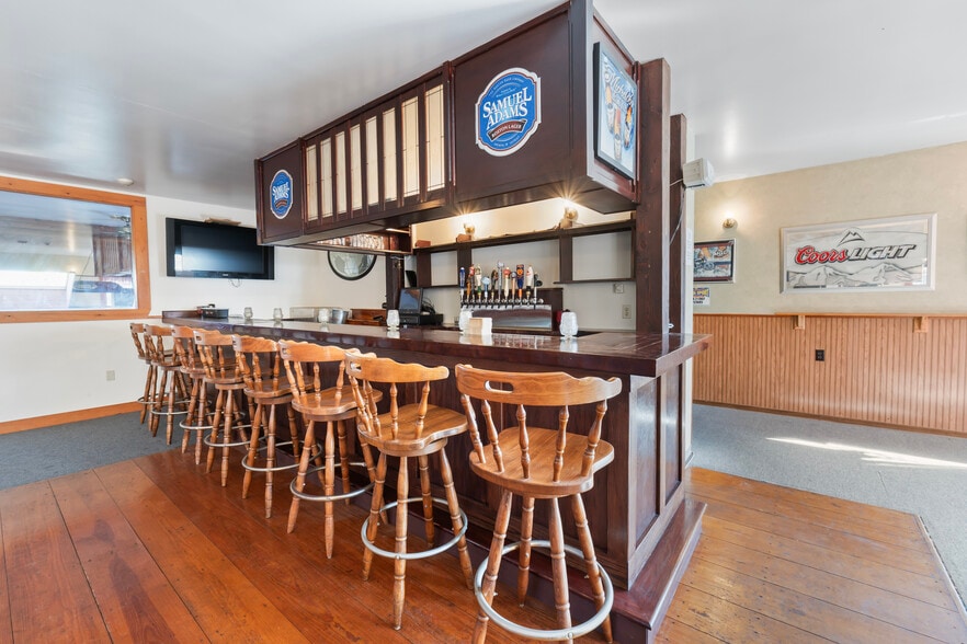 More Photos Of 52 Post Rd, Wells Restaurant For Sale