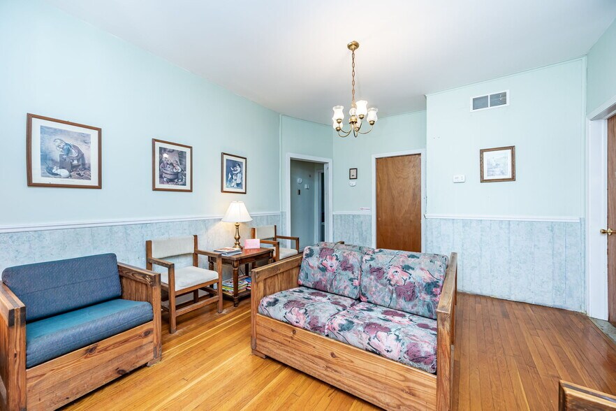 More Photos Of 211 N 5th Ave, Hopewell Office For Sale