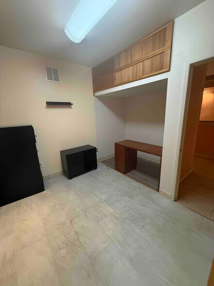 More Photos Of 427 Front St, Catasauqua Storefront Retail Residential For Lease