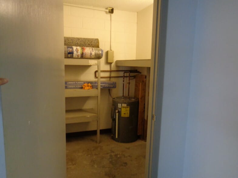 More Photos Of 6020 Deacon Rd, Sarasota Warehouse For Sale