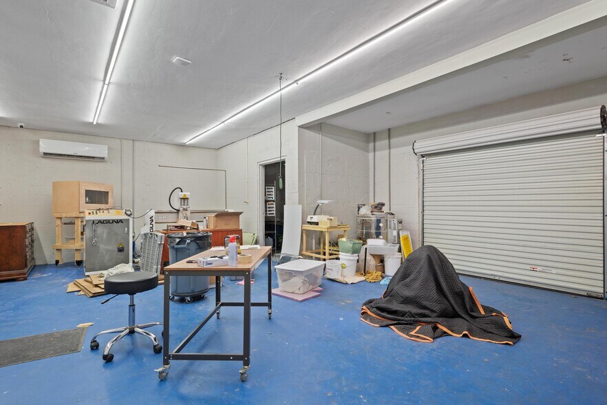 More Photos Of 4349 Louis Ave, Holiday Warehouse For Sale