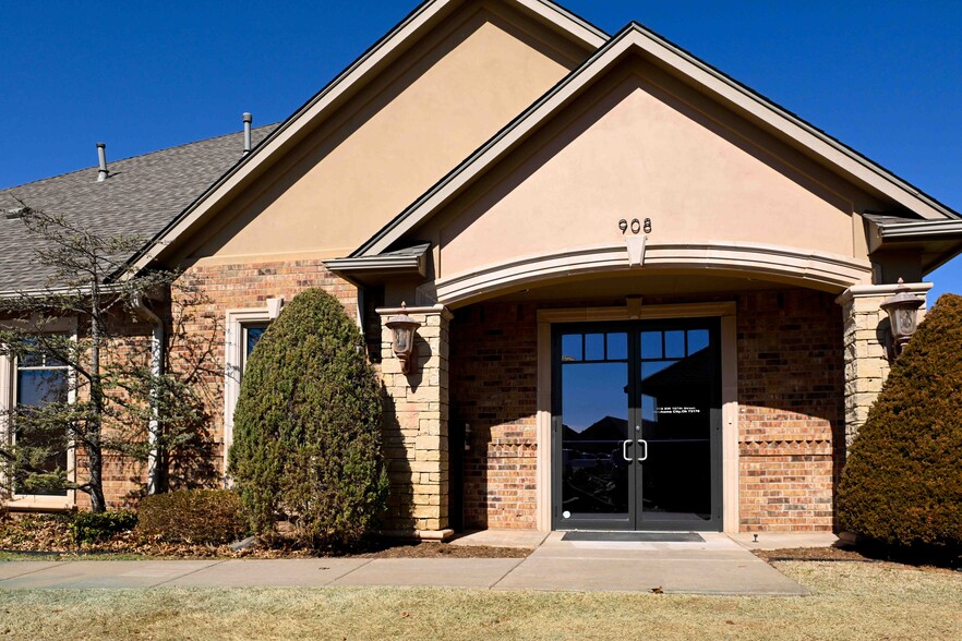 More Photos Of 908 SW 107th St, Oklahoma City Medical For Lease