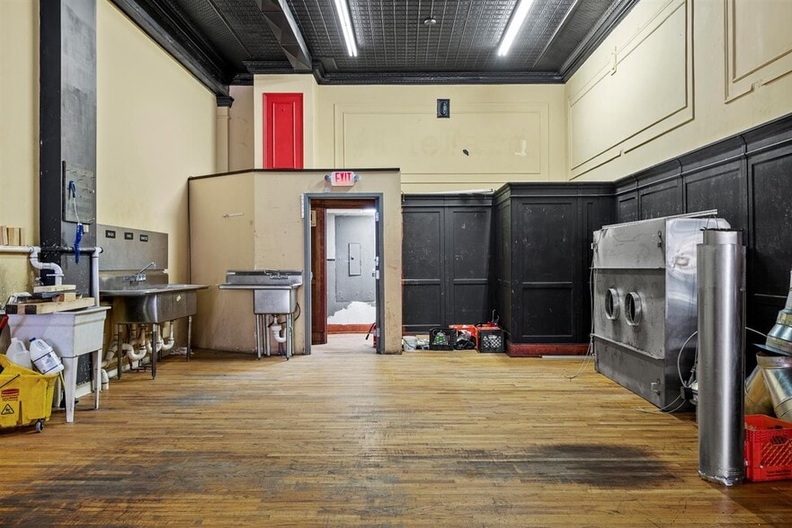 More Photos Of 1501-1503 E Carson St, Pittsburgh Restaurant For Sale
