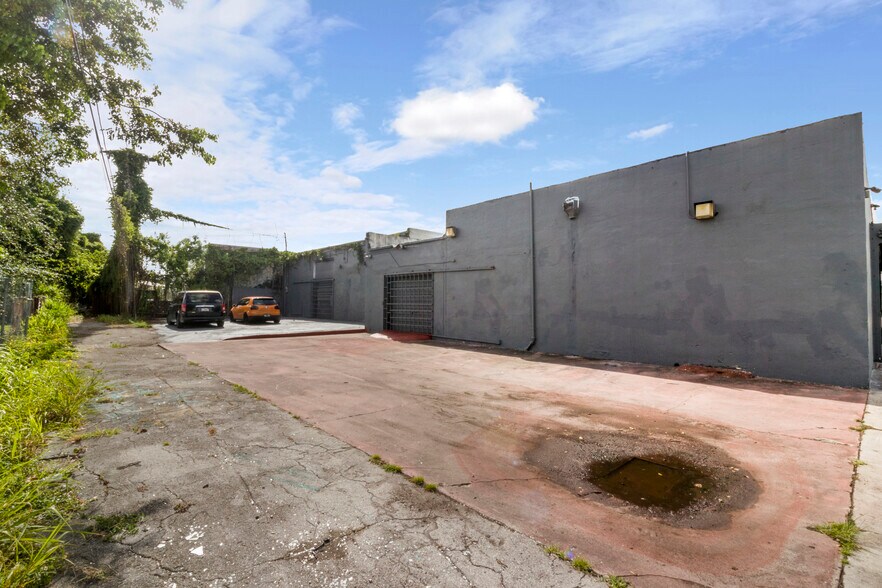 More Photos Of 499 NW 79th St, Miami Auto Repair For Sale