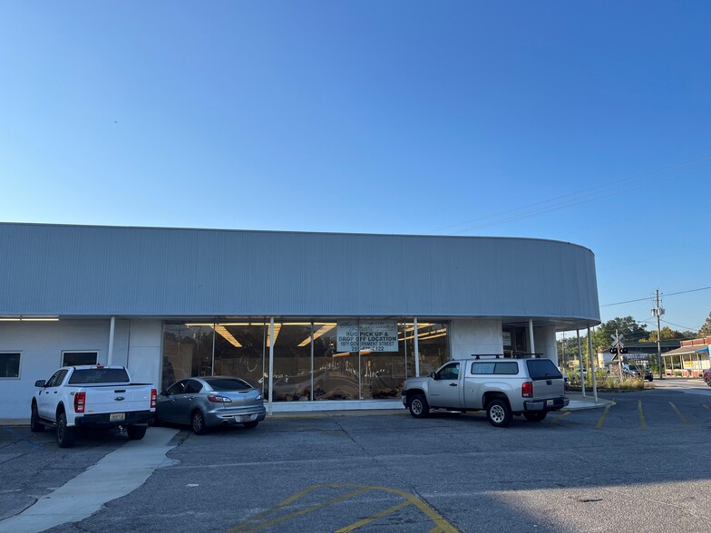 Primary Photo Of 1971 Government St, Mobile Freestanding For Lease