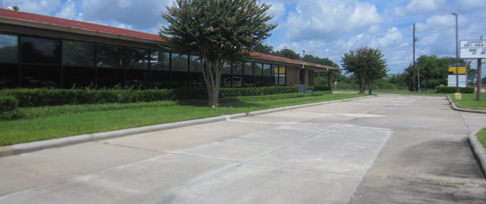 More Photos Of 13630 Beamer Rd, Houston Office For Lease