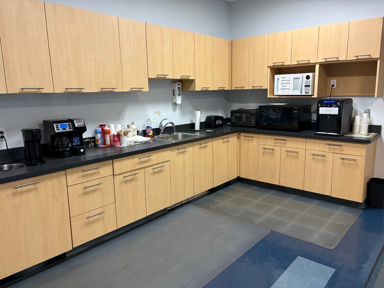 More Photos Of 5 Dan Rd, Canton Manufacturing For Lease