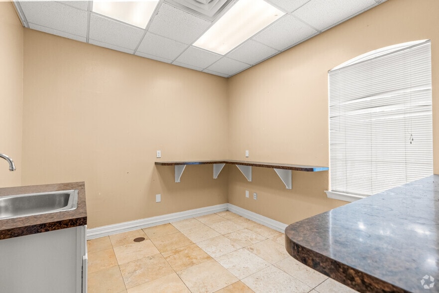 More Photos Of 2628 Matlock Rd, Arlington Medical For Sale