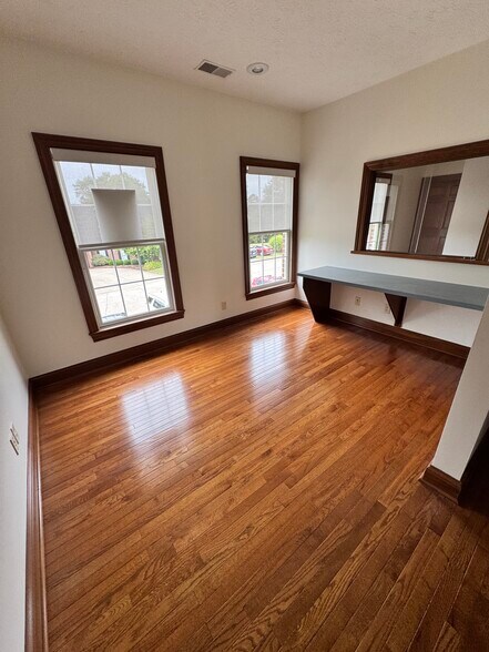 More Photos Of 109 Chase Dr, Hurricane Office For Lease