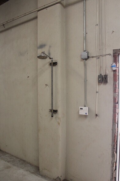 More Photos Of 806 9th St, Woodward Warehouse For Sale