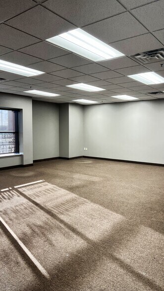 More Photos Of 2850 Cutters Grove Ave, Anoka Office For Lease