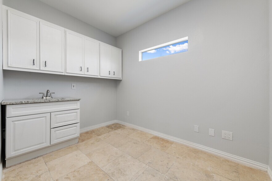 More Photos Of 103 Thousand Oaks Blvd, Georgetown Medical For Lease