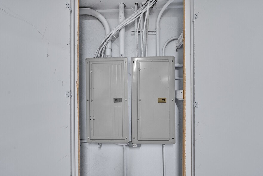 More Photos Of 2820 Broadmoor Ave, Concord Restaurant For Sale