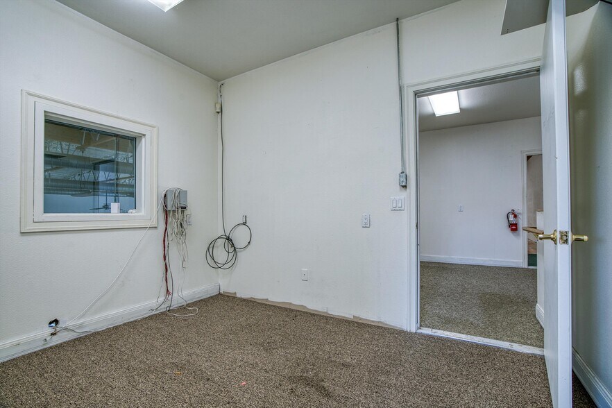 More Photos Of 1125 W Steele Ln, Santa Rosa Freestanding For Lease