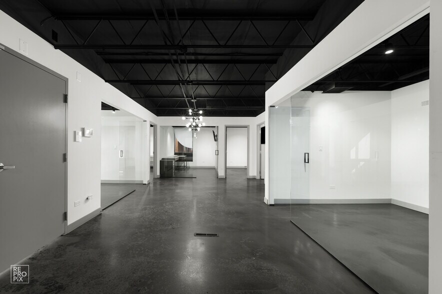 More Photos Of 1322 W Walton St, Chicago Light Distribution For Lease