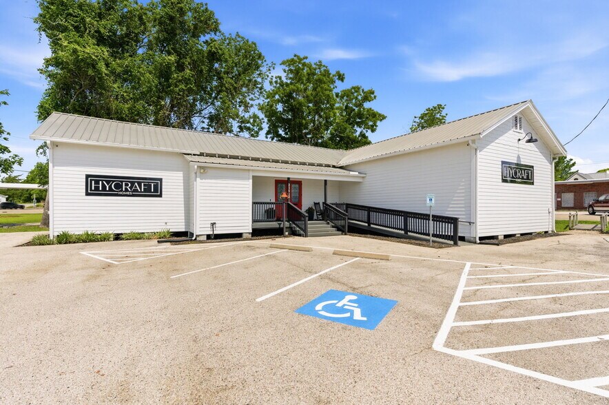 More Photos Of 21012 Eva St, Montgomery Freestanding For Sale