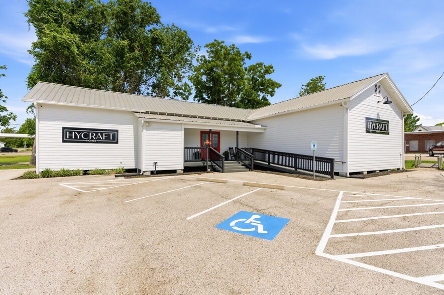 More Photos Of 21012 Eva St, Montgomery Freestanding For Sale
