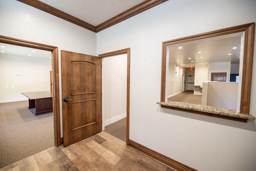 More Photos Of 2436-2438 Brunello Trace, Lutz Office For Lease