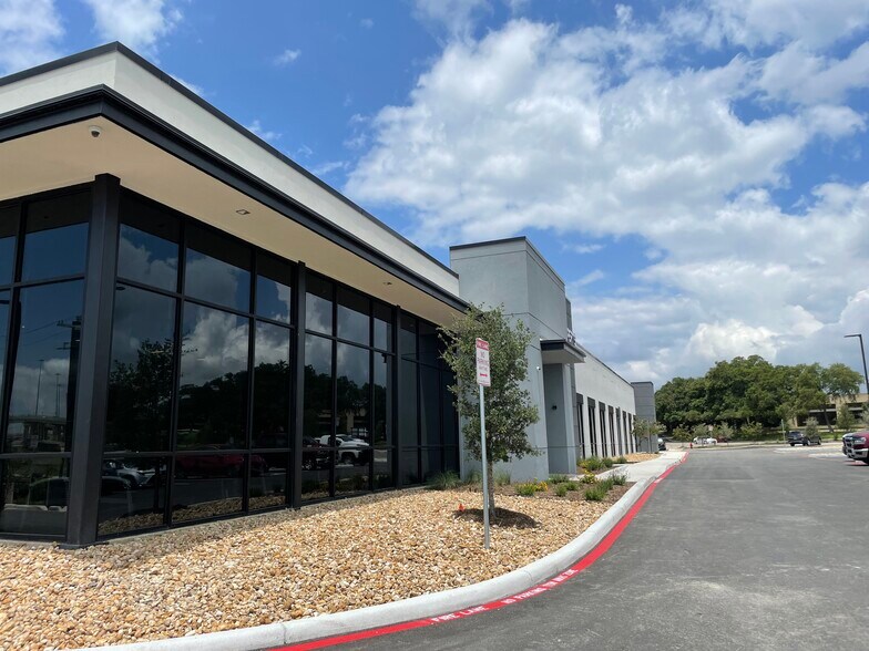 More Photos Of 3202 Cherry Ridge Dr, San Antonio Medical For Lease
