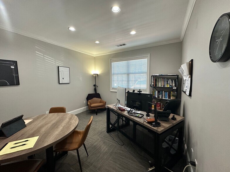 More Photos Of 327 Dahlonega Rd, Cumming Office For Lease