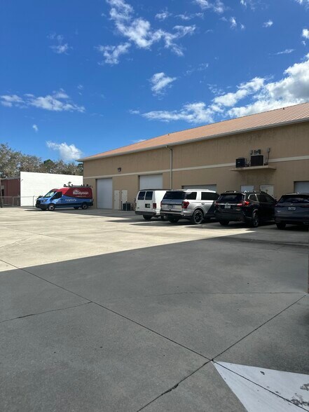 More Photos Of 4707 Enterprise Ave, Naples Loft Creative Space For Lease