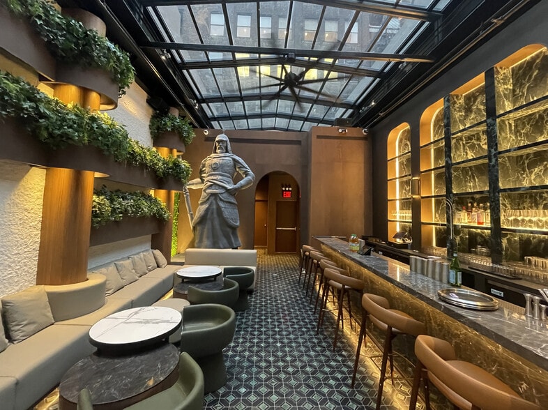 More Photos Of 21 W 35th St, New York Restaurant For Sale