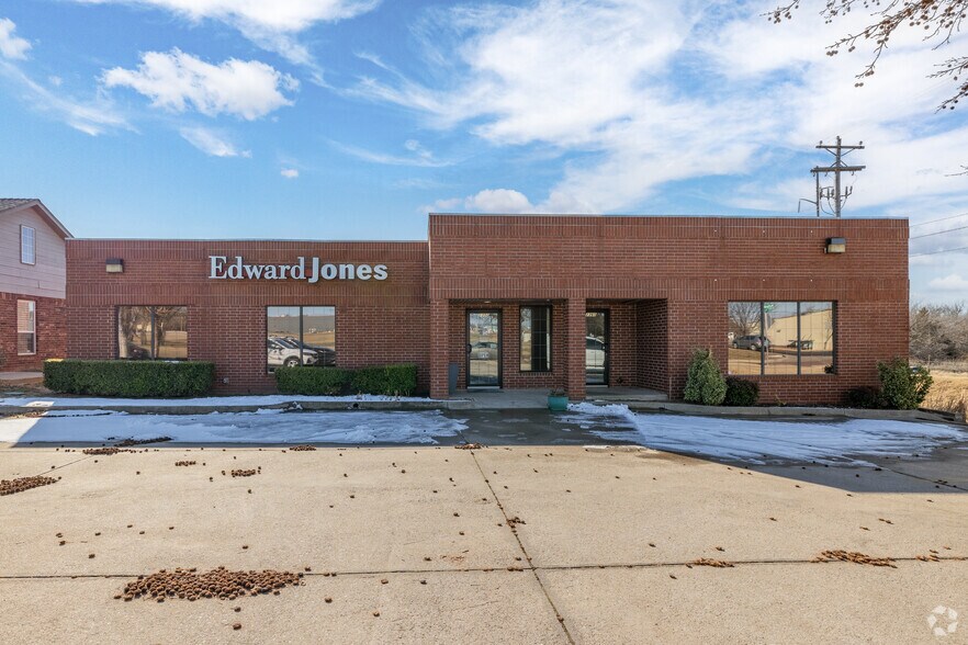More Photos Of 2350-2360 McKown Dr, Norman Office For Lease