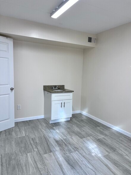 More Photos Of 12215 25th Rd, Flushing Specialty For Sale