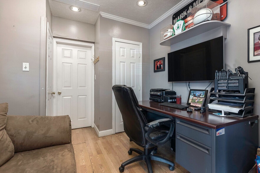 More Photos Of 1545 Berry Blvd, Louisville Auto Dealership For Sale