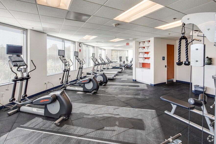 More Photos Of 2550 Wasser Ter, Herndon Office For Sale