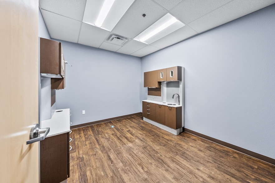 More Photos Of 2166 NW Vine St, Grants Pass Medical For Sale