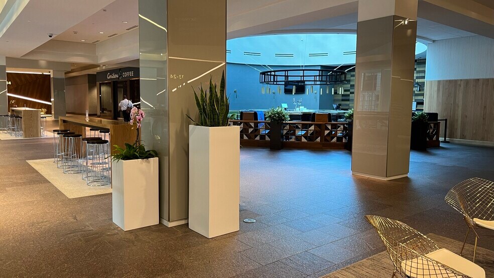 More Photos Of 150 S 5th St, Minneapolis Office For Lease