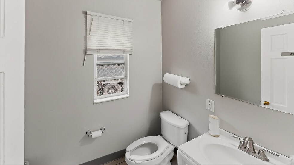 More Photos Of 515-519 18th St, Orlando Warehouse For Lease