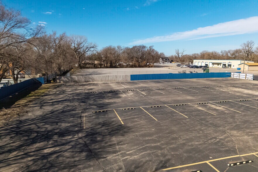 More Photos Of 3101 S Broadway St, Wichita Freestanding For Sale